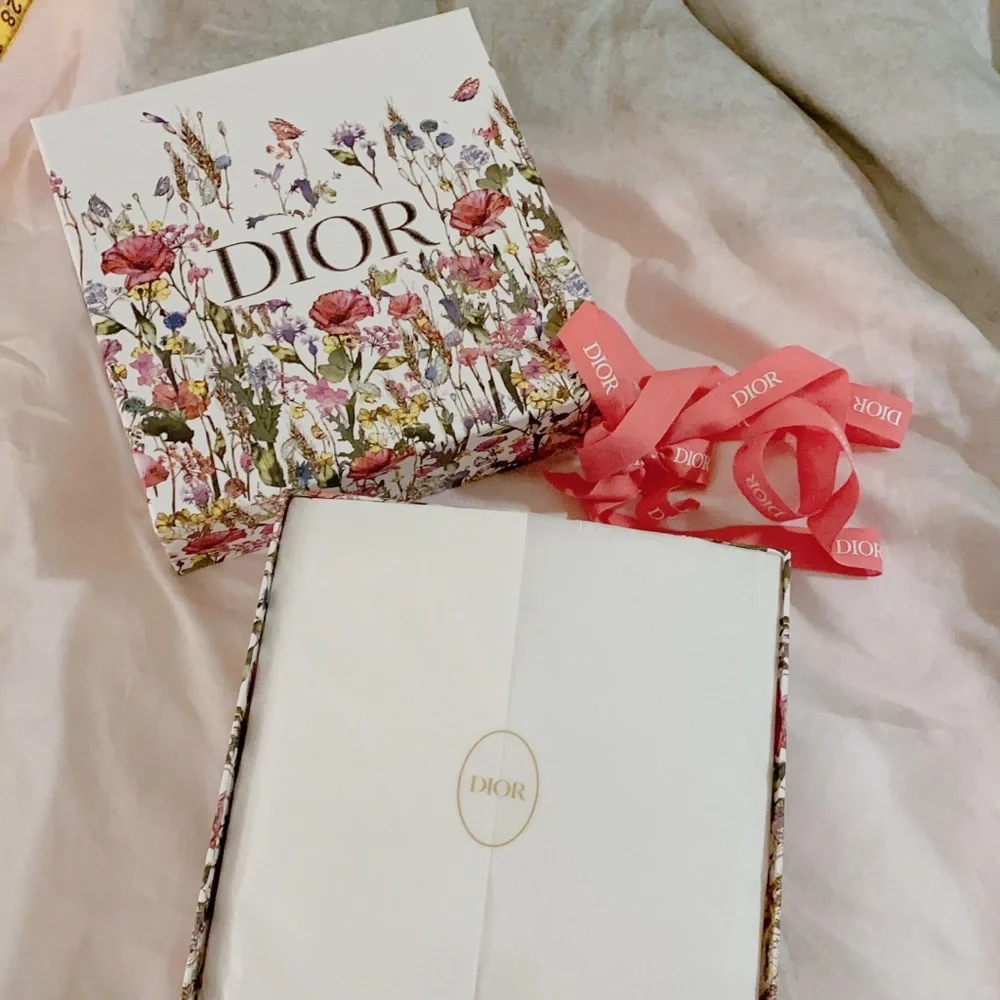 Dior | Spring Gift Box and Packaging - Picture 3 of 4